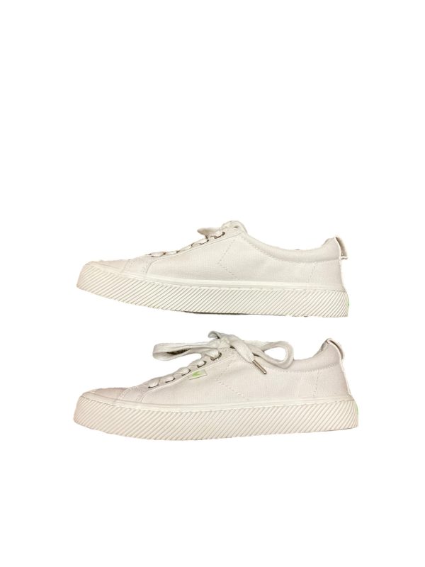 Shoes Sneakers By Cariuma In White, Size: 7 For Sale