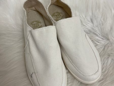 White Shoes Flats True Craft, Size 6.5 Fashion