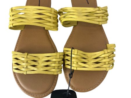 Yellow Sandals Flats Universal Thread, Size 9.5 Sale